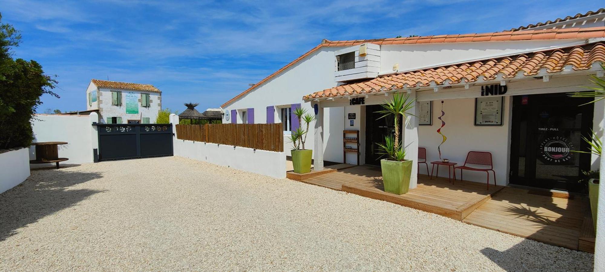 Logis Le Nid Du Pont De Gau Aparthotel Saintes-Maries-de-la-Mer Luaran gambar