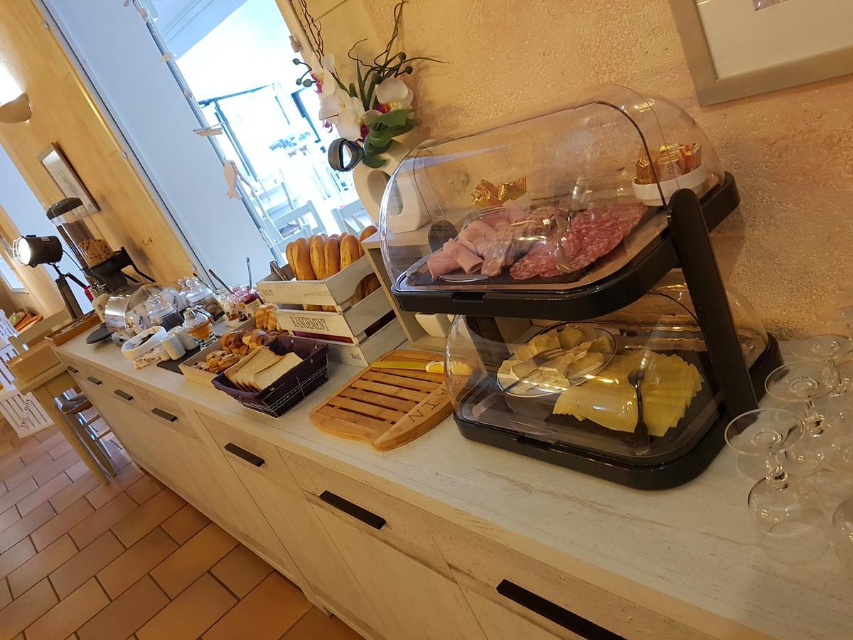 Logis Le Nid Du Pont De Gau Aparthotel Saintes-Maries-de-la-Mer Luaran gambar
